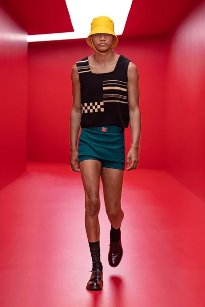 Look 10